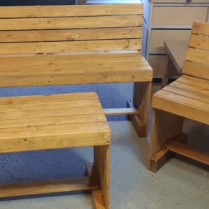 Tuinset voorzien van bank, 2 stoelen en tafel