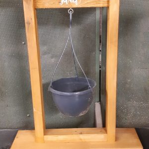 Plantenhanger gemaakt van pallethout