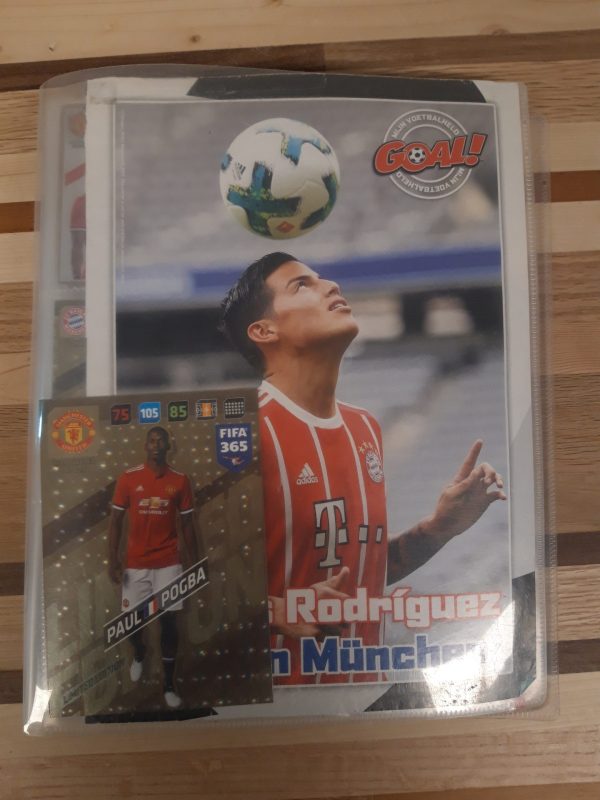 Fifa album voorzien van veel plaatjes