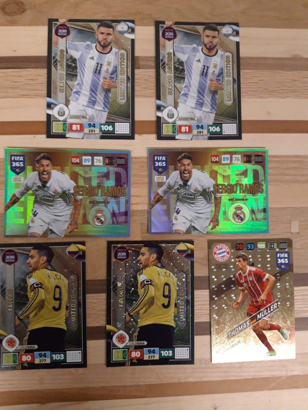 Fifa album voorzien van veel plaatjes - Afbeelding 4
