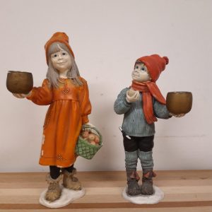 2 Figuren / kandelaars - Kerstkinderen, naar Carl Larsson