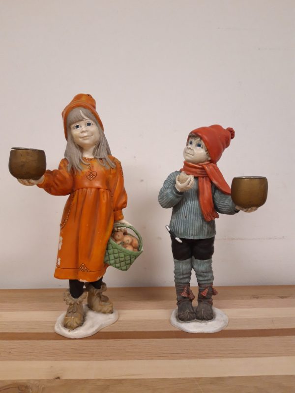 2 Figuren / kandelaars - Kerstkinderen, naar Carl Larsson