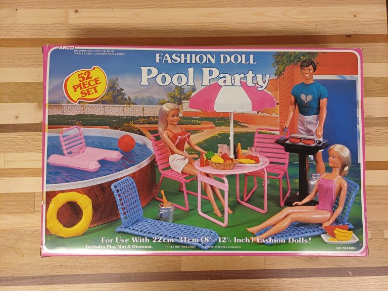 Vintage Pool party (fashion doll)