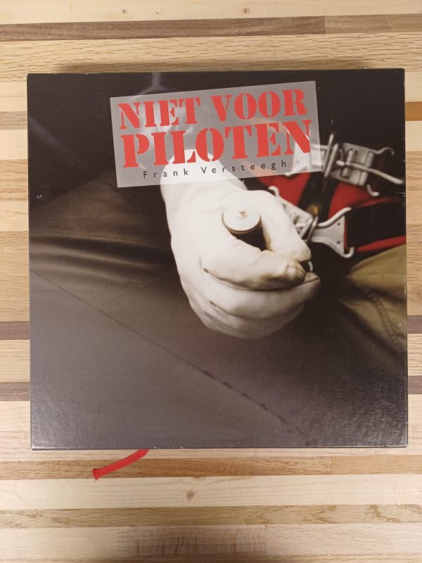 Niet voor piloten - Frank Versteegh (boek nog in folie)