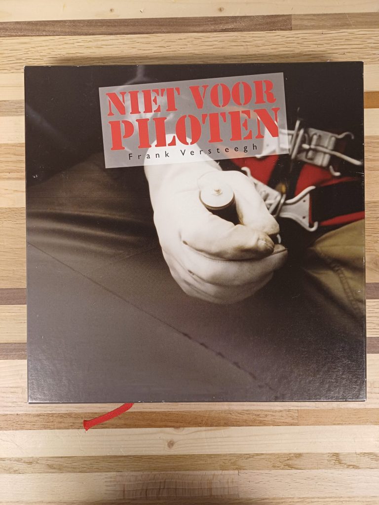 Niet voor piloten - Frank Versteegh (boek nog in folie)