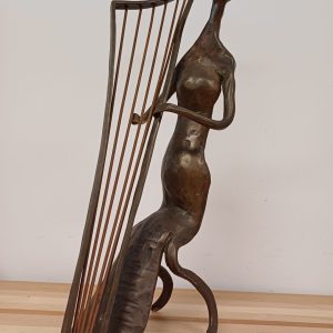 Bronzen beeld - vrouw met harp