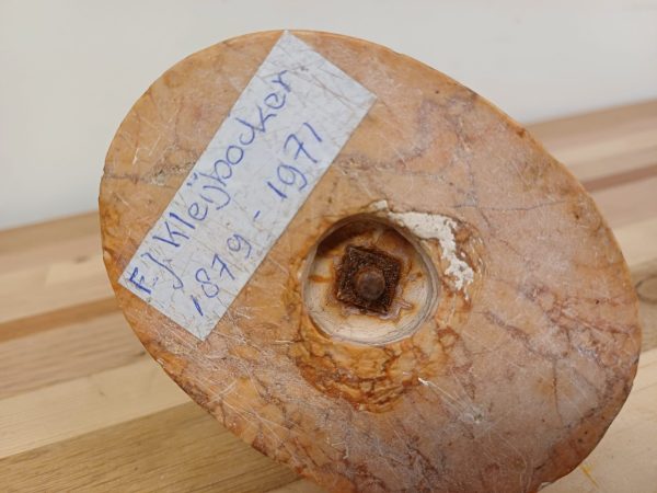 Brons beeldje van jongen en kikker - Afbeelding 8