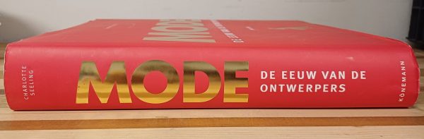 Mode - De eeuw van de ontwerpers 1900-1999 - Afbeelding 2
