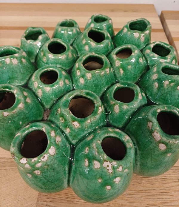 Een groene studio aardewerk koraalvorm vaas - Afbeelding 7