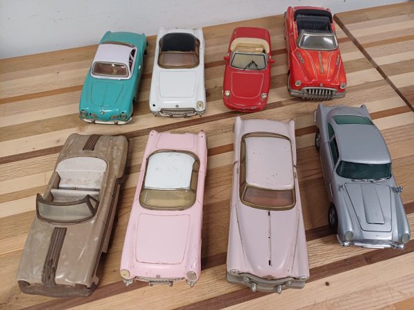 Vintage auto's - 1:18 - 8 stuks