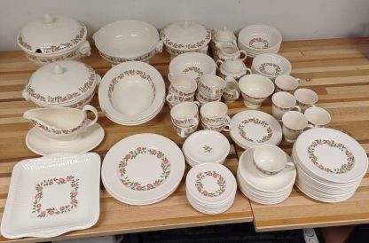 99 delig Wedgwood Rosalind servies