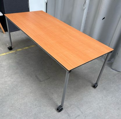 Verrijdbare kantoor tafel