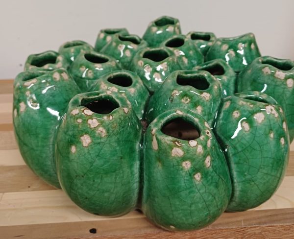 Een groene studio aardewerk koraalvorm vaas - Afbeelding 3
