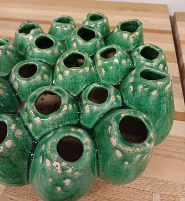 Een groene studio aardewerk koraalvorm vaas - Afbeelding 10