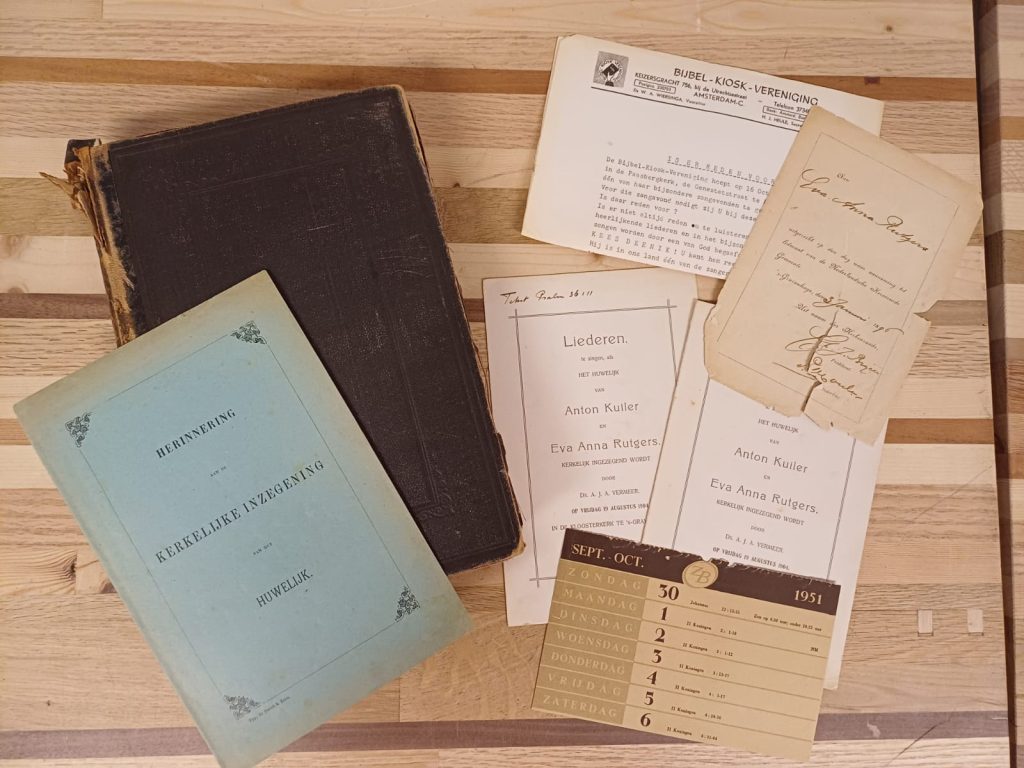 Huwelijks Bijbel 1904 - uitgereikt aan ..... bij de inzegening van hun huwelijk