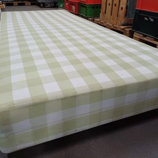 2 Hästens boxspring bedden (zonder matras)