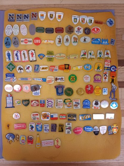 2 mappen voorzien van vintage speldjes - Afbeelding 3