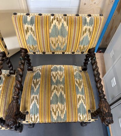 2 antieke houten stoelen met leeuwenkoppen - Afbeelding 3