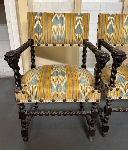 2 antieke houten stoelen met leeuwenkoppen - Afbeelding 4