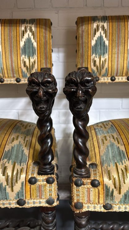 2 antieke houten stoelen met leeuwenkoppen - Afbeelding 2