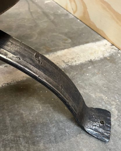 Antieke karrewiel salontafel met glazen blad - Afbeelding 7