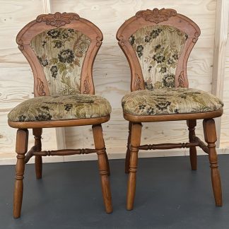 2 antieke stoelen