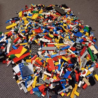 Doos voorzien van 5,5 kilo vintage lego