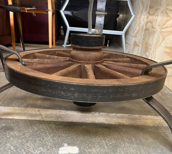 Antieke karrewiel salontafel met glazen blad - Afbeelding 9