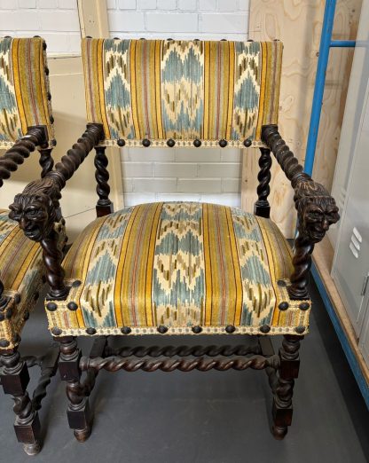 2 antieke houten stoelen met leeuwenkoppen - Afbeelding 5