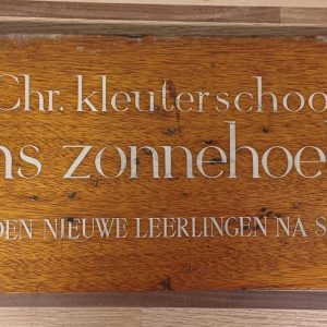 Vintage naambord Chr. kleuterschool "ons Zonnehoekje"