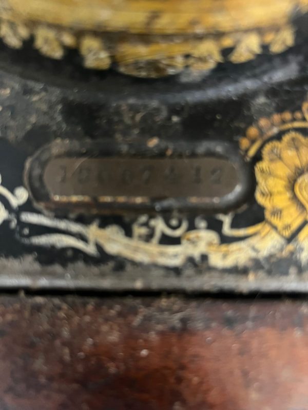Antieke Singer naaimachine & blik & lamp - Afbeelding 5