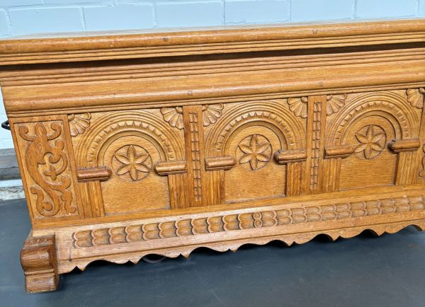 Zeer mooie bewerkte houten kist - Afbeelding 2