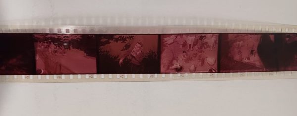 Diverse oude filmstroken voor groep 1 en 2 & bewaarbox - Afbeelding 2