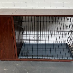 Hondenbench met houten ombouw