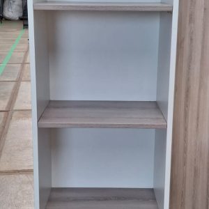 Boekenkast - kast voorzien van planken