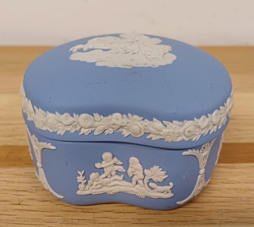 Wedgwood Jasperware Boonvormig doosje