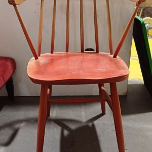 Retro vintage stoel YNGVE EKSTRÖM Jaren 60 spijlenstoel rood
