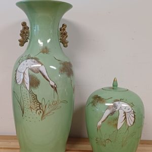Chinese pot met deksel en grote Chinese vaas