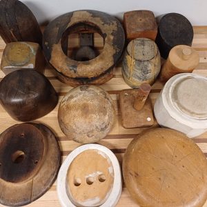 Vintage houten hoedenmallen / mal - 14 stuks