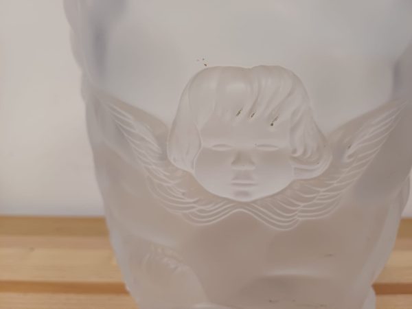 Vaas van gesatineerd glas met een reliëfdecor van engelen - Afbeelding 10