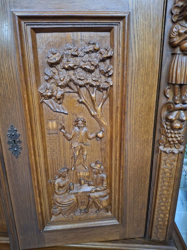 Antieke houten kast met sierlijke houtsnijwerken - Afbeelding 6