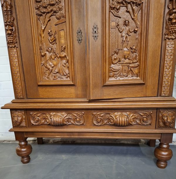 Antieke houten kast met sierlijke houtsnijwerken - Afbeelding 5