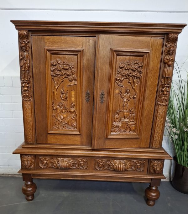 Antieke houten kast met sierlijke houtsnijwerken - Afbeelding 3