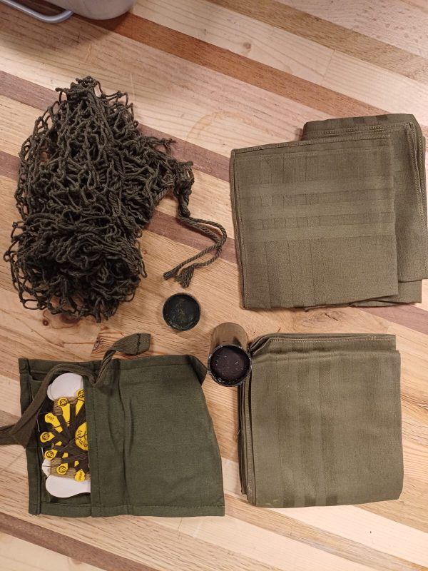 Legertas / plunjezak voorzien van kleding en accessoires - Afbeelding 7