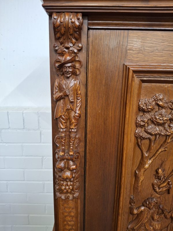 Antieke houten kast met sierlijke houtsnijwerken - Afbeelding 7