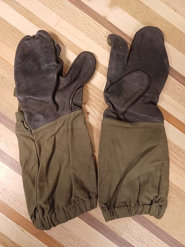 Legertas / plunjezak voorzien van kleding en accessoires - Afbeelding 20