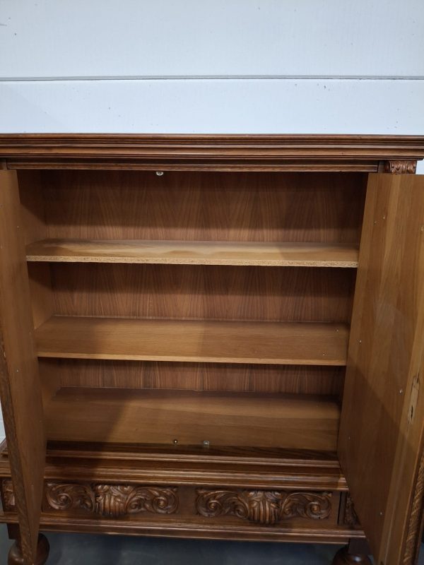 Antieke houten kast met sierlijke houtsnijwerken - Afbeelding 9