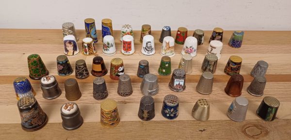 Vintage vingerhoedjes - 49 stuks