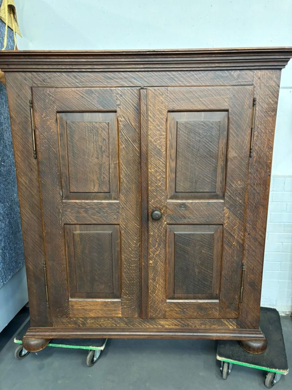 Antieke houten kast / broodkast