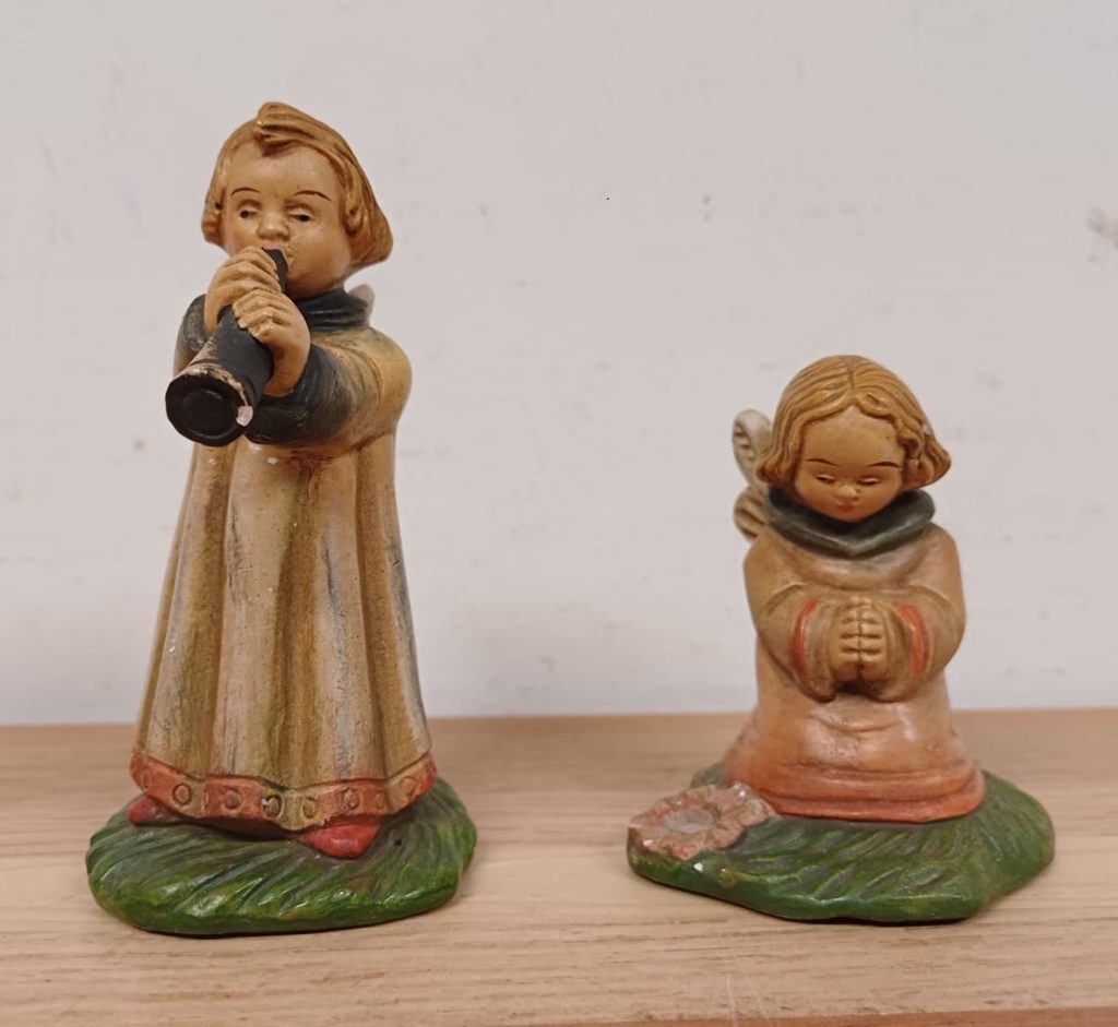 L.V. Eig. A. beeldjes - 2 stuks - Kerst